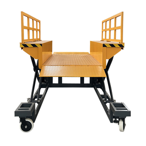 Mobile <strong>Unloading</strong> Table for Efficient <strong>Loading</strong> <strong>and</strong> <strong>Unloading</strong> of Forklift Trucks with <strong>Container</strong>