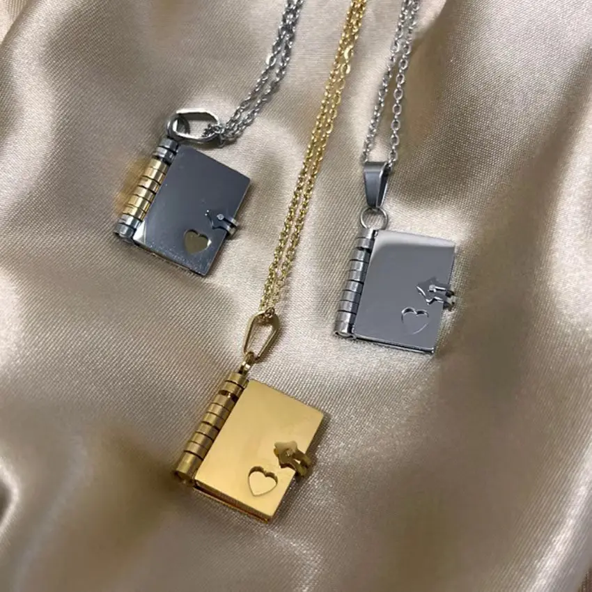 Yeni paslanmaz çelik aşk mektubu kitap kolye kolye özelleştirmek kazınmış marka LOGO kelimeler 18K altın PVD kaplama Charm moda