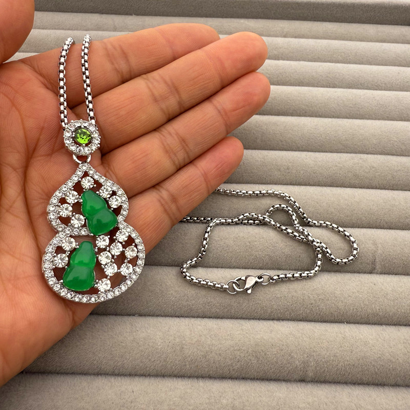 Collar de calcedonia de imitación de diamante verde-calabaza grande