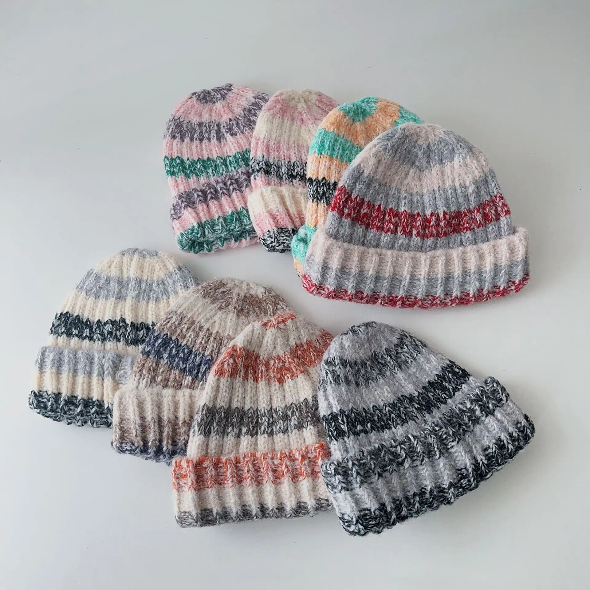 Caratteristiche uniche cappelli a righe a colori cappello berretto classico personalizzato cappellini a cuffia in bianco causale