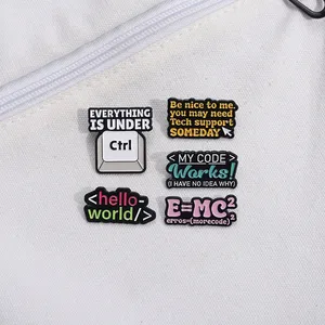 Bilgisayar programı kodu broş emaye pimleri komik cümle broşlar her şey rozeti altında merhaba dünya yaka Pin takı süsler - Product Image 6