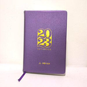Quaderni in pelle riprendiario in bianco a griglia di 2025 a forma di diario con Agenda manica viola - Product Image 1