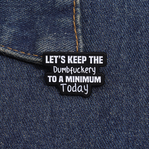 Chúng ta hãy giữ cho dumbfuckery đến mức tối thiểu Ngày Hôm Nay văn bản salon tóc Trâm Quote ngắn nói ba lô Huy hiệu quần áo phụ kiện Quà Tặng - Product Image 5