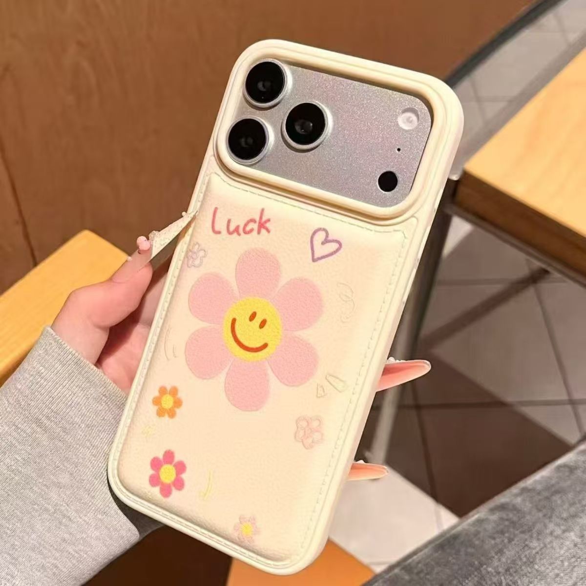 Bump skin pattern - white