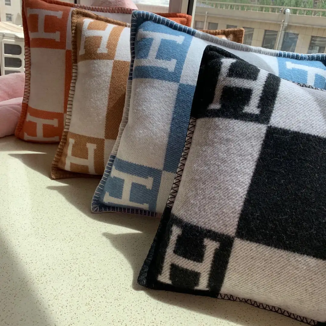 Travesseiro de caxemira doméstico, capa de almofada jacquard quadrada com travesseiro inserido e versátil de lã