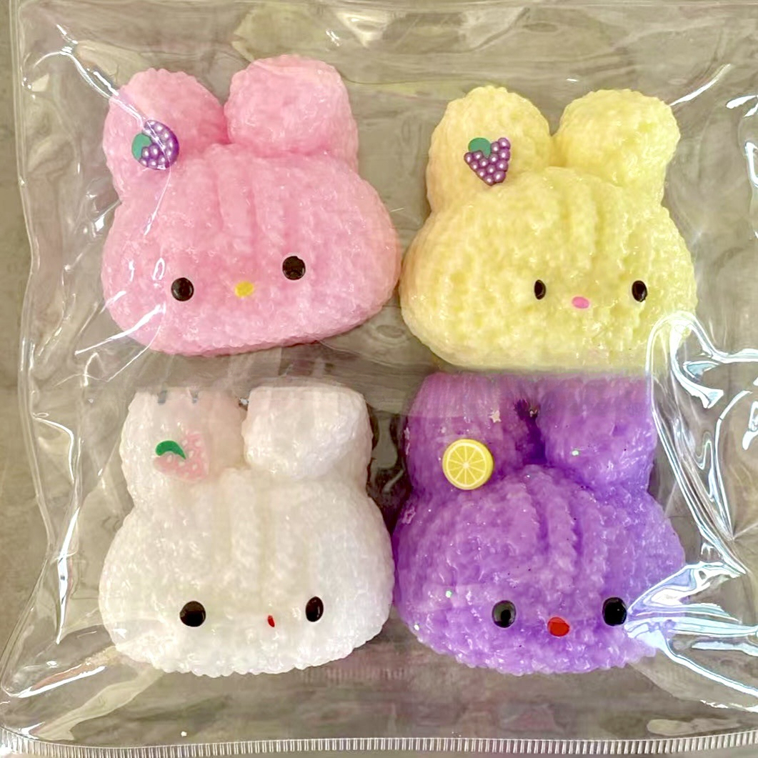 Tête de lapin tricotée colorée [aléatoire