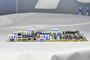 La placa base Gooxi Intel Standard Dual Socket 2 admite 2 procesadores escalables Intel Xeon de primera o segunda generación - Product Image 3