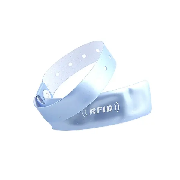 Logo personnalisé RFID 13.56Mhz Bracelet en PVC Bracelet en PVC NFC non amovible pour le contrôle d'accès au village de vacances