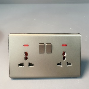 ซ็อกเก็ตสวิตช์ไฟ4ทางโลหะสีเทาพร้อมวัสดุ PC ที่ทนทานและพอร์ต USB เสาเดียวเครือข่าย NFC แรงดันไฟฟ้าสูงสุด250V และ240V - Product Image 5