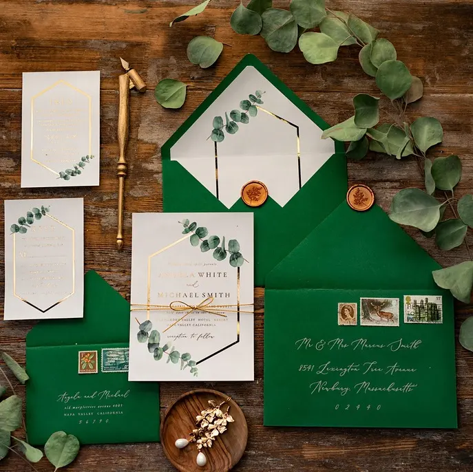 Elegante invitación rústica de Boda Verde Esmeralda y dorado