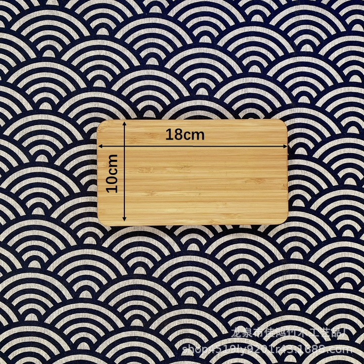 The sushi plate is rectangular, measuring 18*10*1.3 cm.