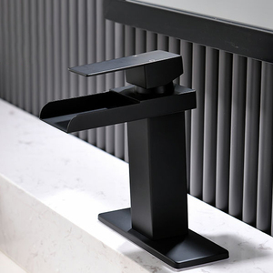 Hiện đại đơn xử lý vuông phòng tắm rửa lưu vực vòi nước xuyên biên giới thác nước màu đen với lõi van gốm nóng và lạnh - Product Image 1