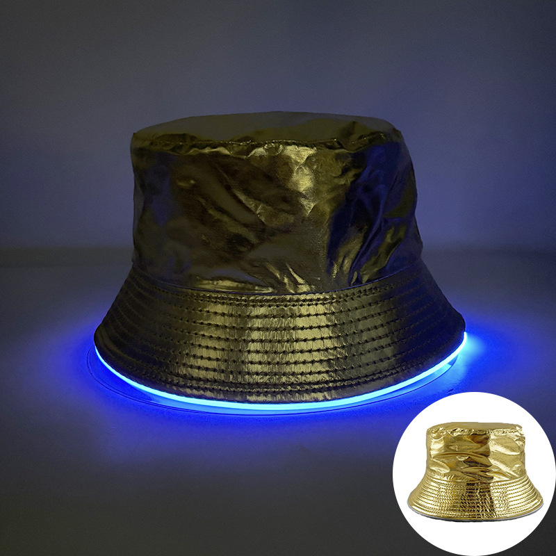 Lámpara de charol con fondo dorado y azul.