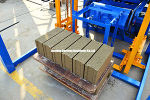 Máquina de fabricación de bloques de QT4-26, máquina de bloques de cemento para casas modulares de hormigón prefabricado - Product Image 6