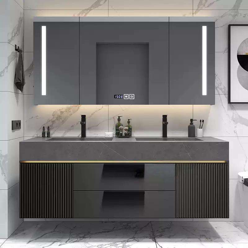 สีเทาเข้ม