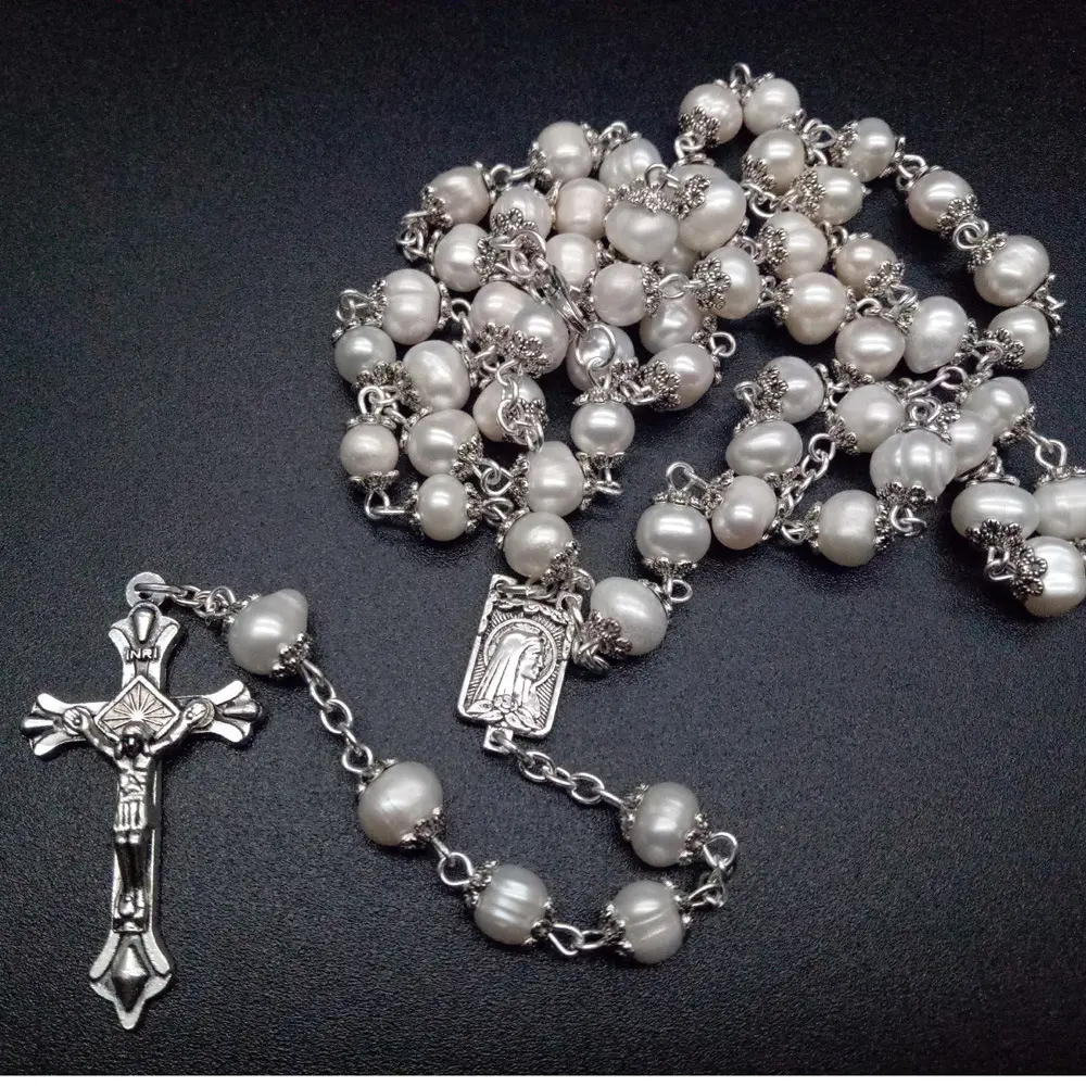 Collar con cuentas de perlas de agua dulce, colgante con cruz de Jesús, joyería religiosa, calidad superior, para la oración