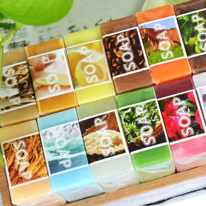 Mzel Wholesale Private Label 100gナチュラルオーガニックハンドメイドストロベリーフルーティーソープ、すべての肌タイプの純粋な植物油