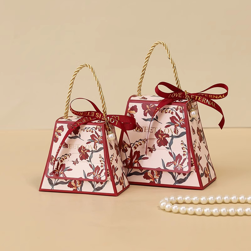 Rouge (ruban fileté + perles)
