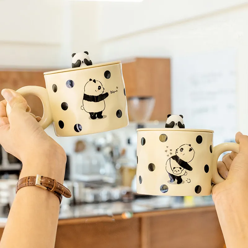 Caneca de cerâmica Panda fofa com tampa para crianças, copo de água doméstico, copo de café para casal com tampa