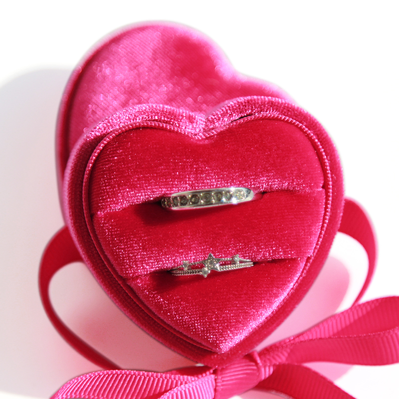 Boîte de bague de mariage rose