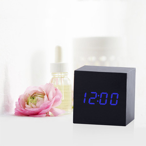 Despertador LED de madera Temperatura Reloj electrónico Control de sonidos Pantalla LED digital Calendario de escritorio Relojes de mesa inteligentes - Product Image 2