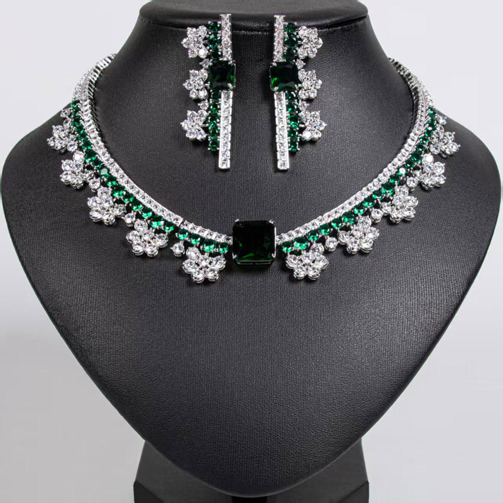 สีเขียว