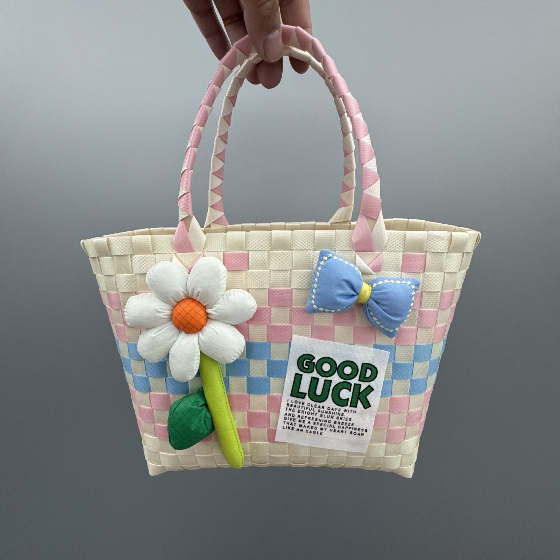 Upper and lower beige accessories