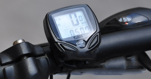 防水オートバイクコンピューターライトモードタッチワイヤード自転車コンピューターサイクリングスピードメーター、LCDバックライト付き - Product Image 6