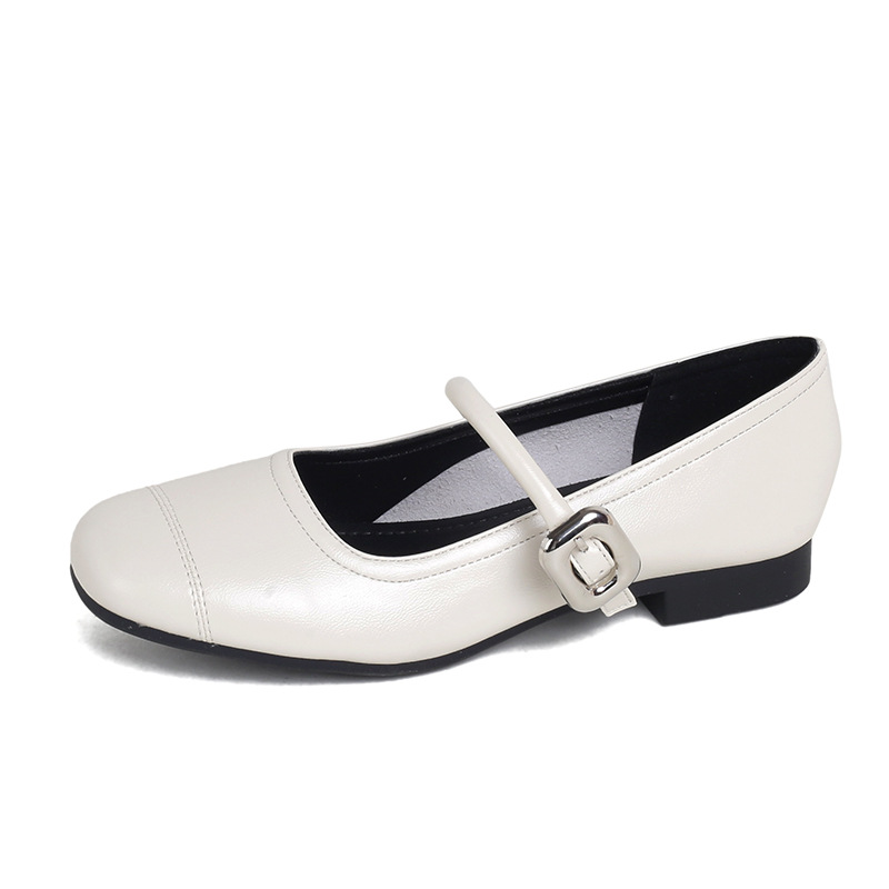 White-flat soled style