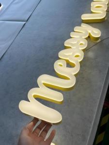Benutzer definierte Fabrik Acryl LED-Schild Logo beleuchtet elektronische LED-Kanal Buchstaben Zeichen