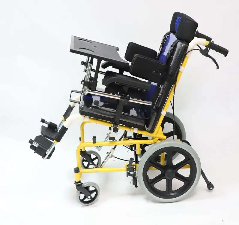 كرسي متحرك يدوي قابل للطي من الستيل الكربوني اللامع بأعلى مبيعات بجودة عالية وارتفاع قابل للتعديل