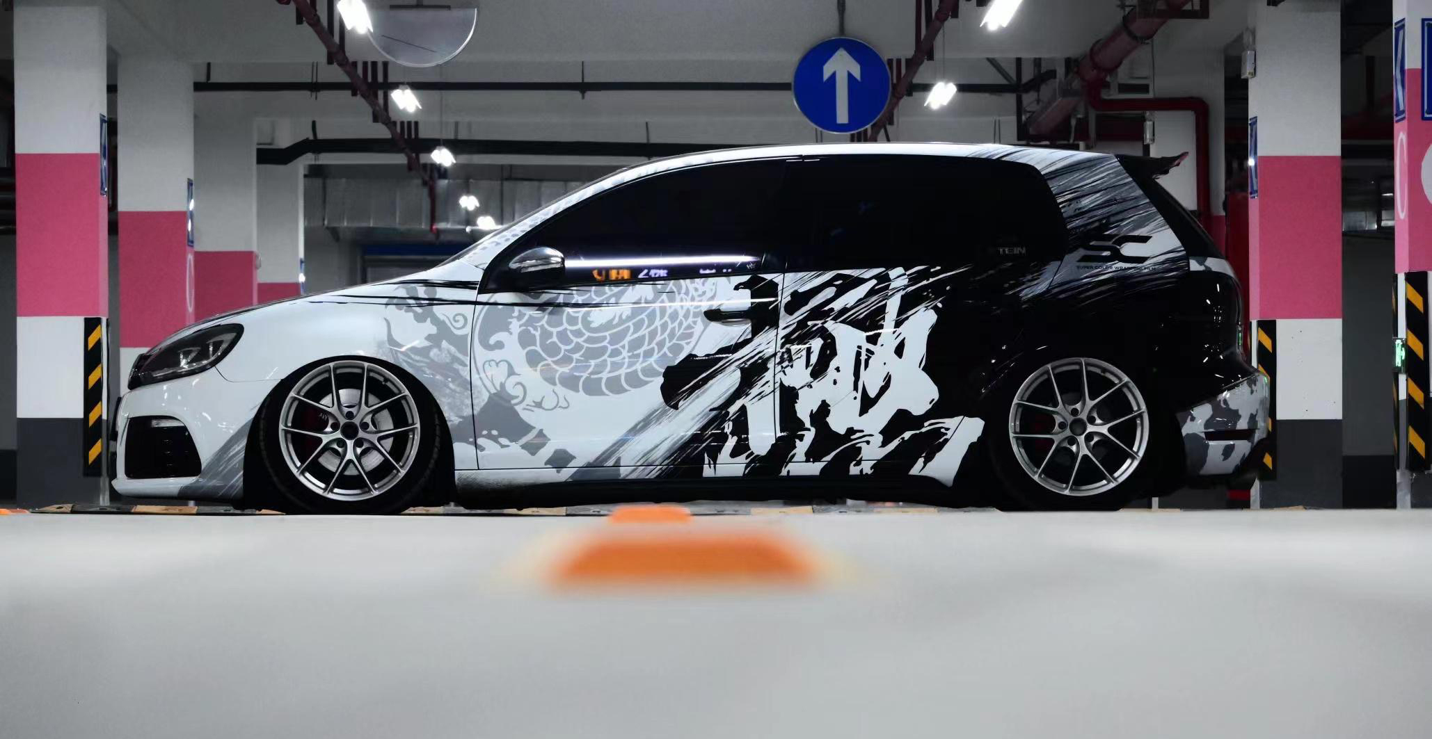 Dragon pattern ink splatter coating