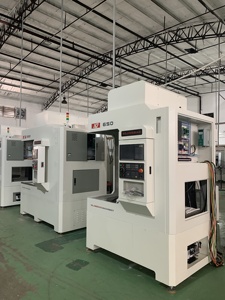 Centro de mecanizado de perforación Vertical de 3 ejes de 5 ejes y 4 ejes de alta velocidad, Centro de máquina vertical, máquina CNC pequeña Vmc para Metal, - Product Image 3