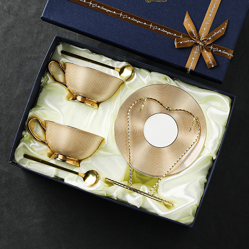 2 tasses 2 assiettes 2 cuillères avec porte-gobelet-coffret cadeau
