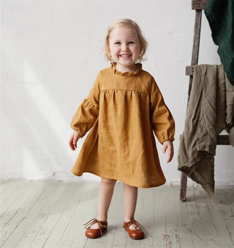 Детское льняное платье с длинным рукавом