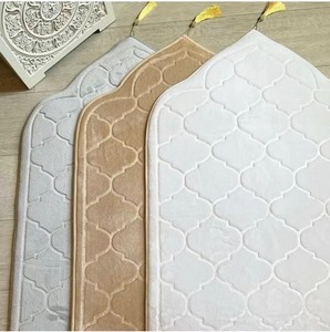 Müslüman ramazan seccade Islam flanel halı ibadet diz çökmek kabartma seccade kaymaz yumuşak taşınabilir seyahat dua paspaslar