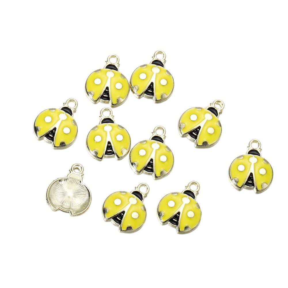 10 coccinelles jaunes