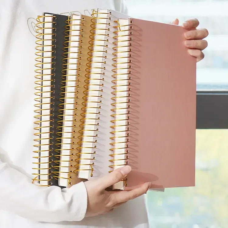 Cuaderno de tapa dura gruesa de 300 páginas para estudiantes con cuadernos de espiral personalizados con logotipo