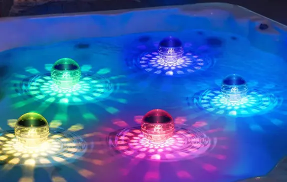 Lumière submersible de piscine de boule de lueur d'étang de flotteur solaire avec le changement de couleur de RVB pour la piscine la nuit