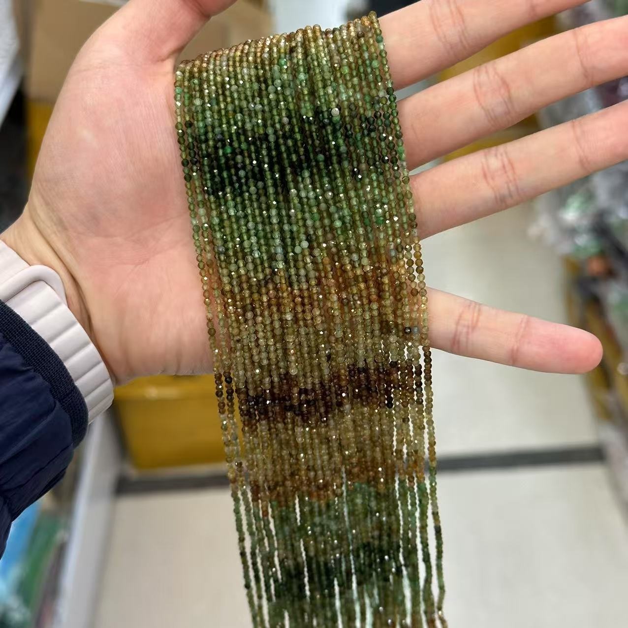 Tourmaline jaune-vert foncé