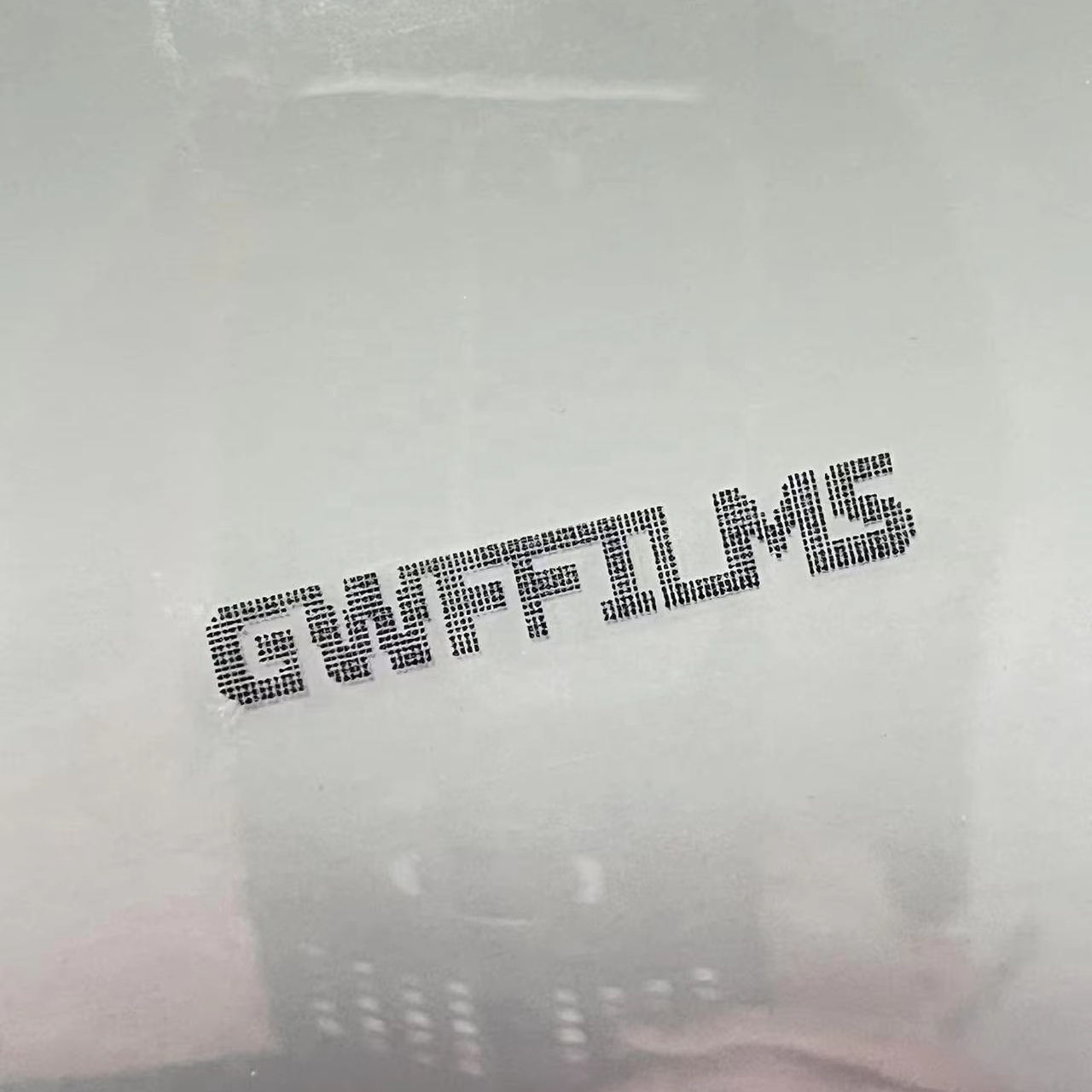 Logo en la película