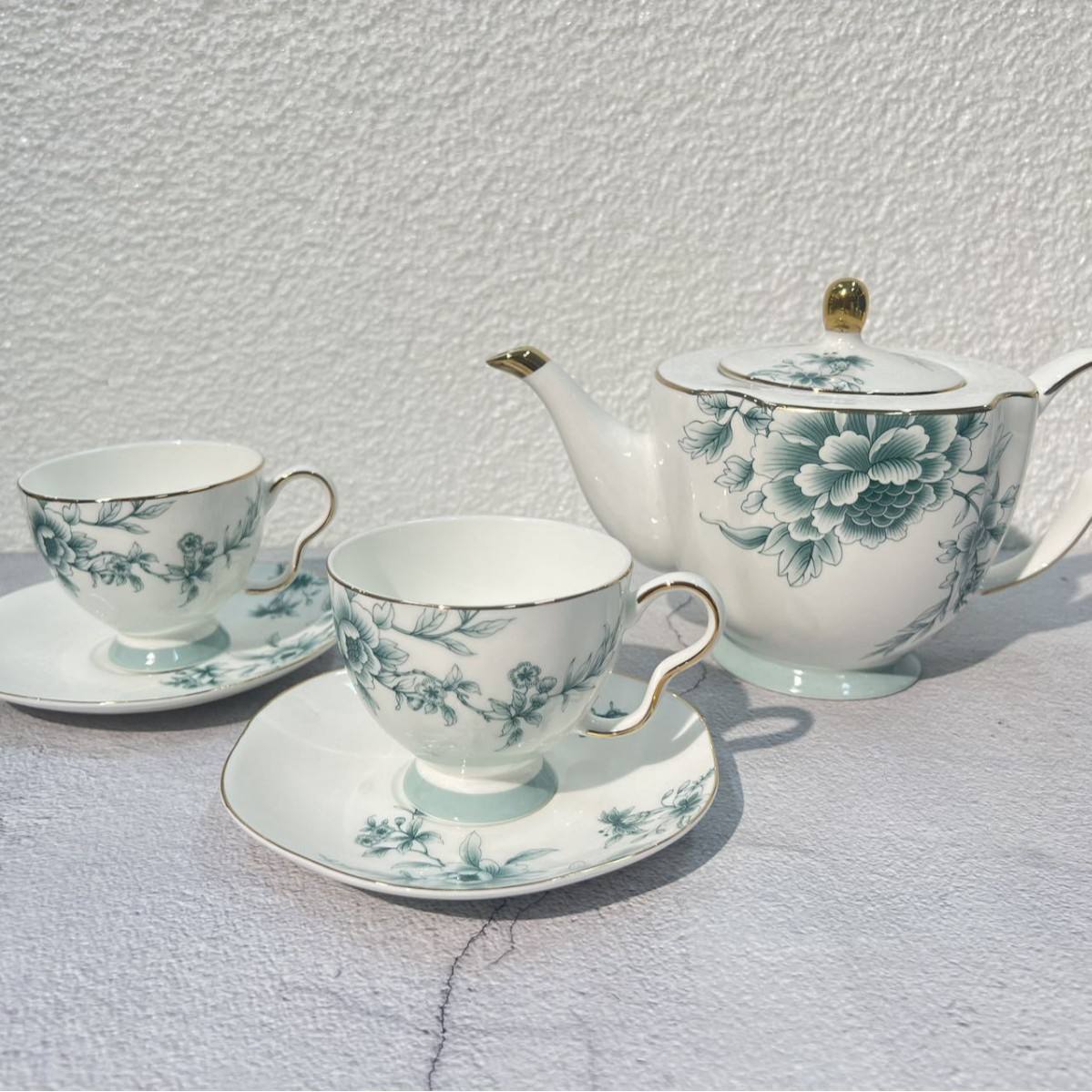 1 pot 2 cups and saucers (gift box)