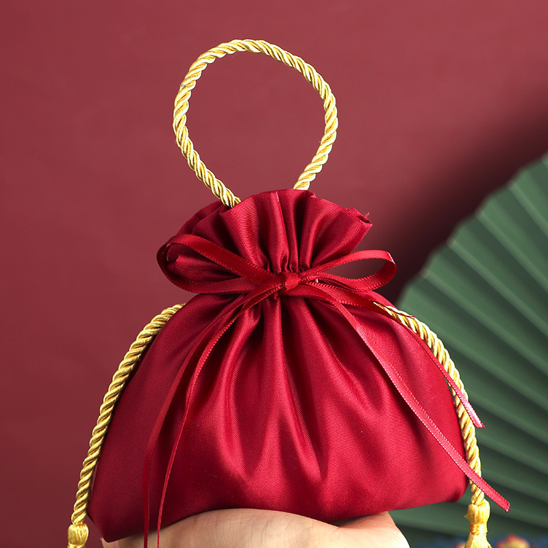 Style pompon doré