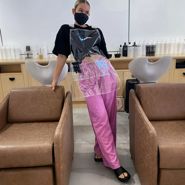 Celemek PVC seksi wanita ukuran kustom tahan air minyak transparan mode baru dapat dicuci Salon rambut dapur wanita