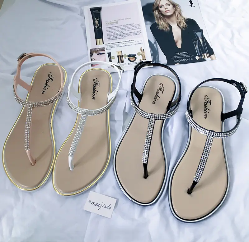 Sandales d'été pour femmes avec strass 2024 Chaussures plates décontractées Slip On Sandalias Sexy Flip-Flop Ladies Shoes T-strap pantoufles