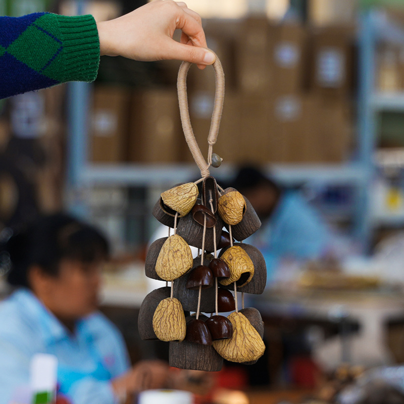 27 piezas de 3 tipos de cáscaras de frutas.