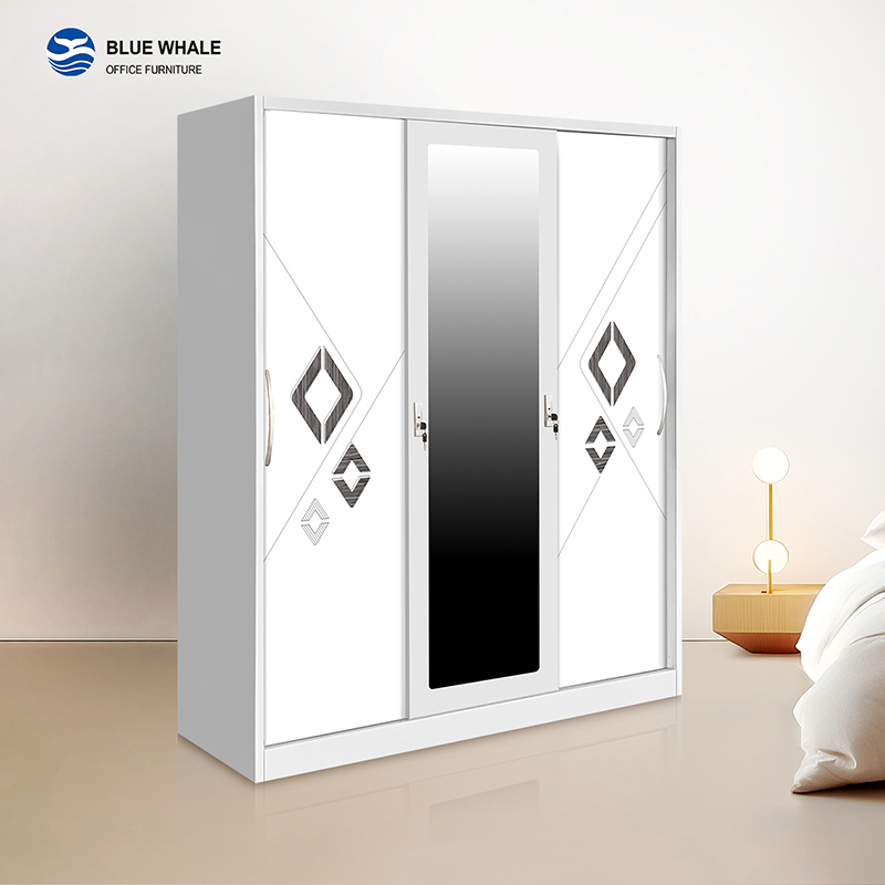 Armoire coulissante à trois portes