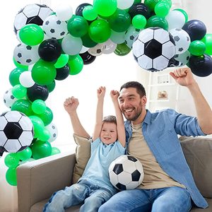 サッカーをテーマにした子供の誕生日パーティーの装飾のための大きなサッカーフォイルバルーンアーチガーランドキット