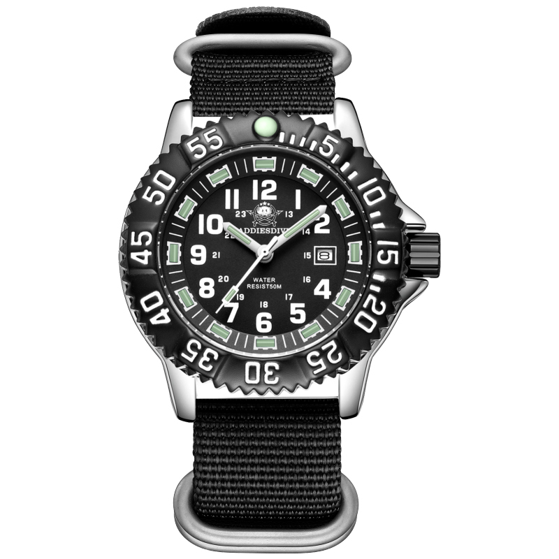 Cadran noir Bracelet en nylon noir Marqueur blanc