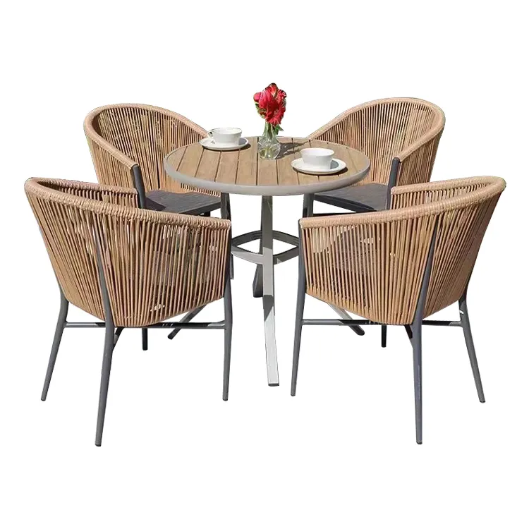 A tabela e as cadeiras exteriores modernas ajustam a cadeira do rattan do lazer a mesa e as cadeiras do restaurante do pátio